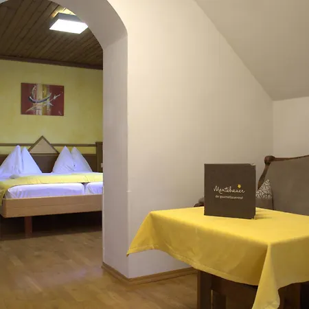 ファームステイ Gourmetbauernhof Mentebauer